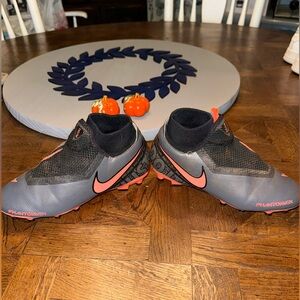 Big Kids Boys Nike Phantom Vision Pro DF FG Size 4.5 soccer cleat